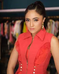 7 Potret Marshanda Terbiasa Jadi Perempuan Independent, Dulu Pernah Pacaran dengan Pria Malas Kerja