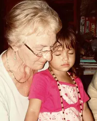 7 Potret Masa Kecil Jolina, Aktris Pendatang Baru yang Main di ASMARA GEN Z