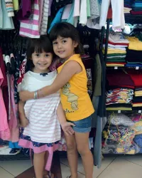 7 Potret Masa Kecil Sandrinna Michelle Bintang Sinetron 'DARI JENDELA SMP' dan Adiknya, Cantik Berpipi Chubby - Bikin Netizen Gemas