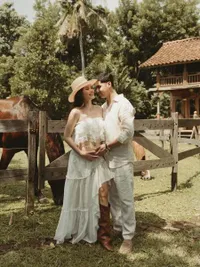 7 Potret Maternity Shoot Outdoor Artis Indonesia, Konsepnya Bikin Terpukau