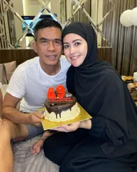 7 Potret Meggy Wulandari dan Suami yang Makin Romantis Mendekati Satu Tahun Pernikahan, Bahagia Bareng Anak