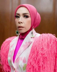 7 Potret Melly Goeslaw Terus Terang Beberkan Nominal Transferan Royalty, Curhat Panjang Lebar