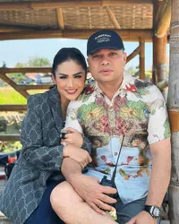7 Potret Mesra Kris Dayanti & Raul Lemos, Dari Ngopi Bareng Sampai Konser Date ke Luar Negeri
