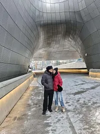 7 Potret Mikha Tambayong dan Deva Mahenra Rayakan Anniversary ke Korea Selatan