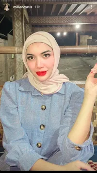7 Potret Millen Mendadak Pakai Kerudung, Habis Cerita Kalau Salat Jumat Pakai Sarung Meski Bulu Mata Extension