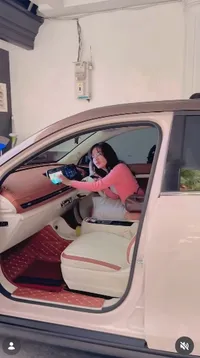 7 Potret Mobil Baru Salshadilla Juwita dari Iis Dahlia, Hadiah Ulang Tahun 