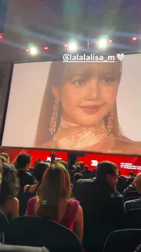 7 Gaya Devano Danendra di BIFF 2025, Gak Kalah Keren dari Seleb Korea saat Foto Bareng Lisa BLACKPINK 