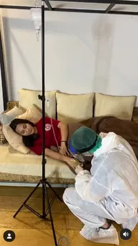 7 Potret Momen Isolasi Mandiri Dena Rachman yang Kini Sudah Negatif Covid-19, Tetap Cantik dan Sensual - Sempat Karaoke Bareng BCL