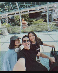 7 Potret Nana Mirdad dan Andrew White Liburan Keluarga ke Universal Studio Singapura, Mesra Bak Masih Pacaran Meski Anak Sudah Remaja