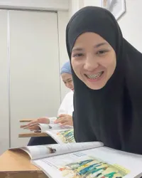 7 Potret Natasha Rizky dan Nina Zatulini Les Bahasa Inggris, Nggak Ada Kata Telat