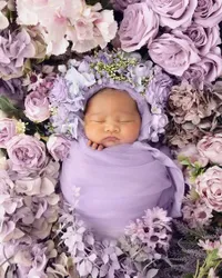 7 Potret Newborn Photoshoot Baby Kamya Putri Kedua Fitri Tropica, Kompak Bareng Sang Kakak - Unik Terinspirasi Foto Kendall dan Kylie Jenner