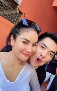 10 Potret Nikita Mirzani Resmi Pacaran dengan Matthew Gilbert, Netizen Sindir Gak Sabar Lihat Endingnya