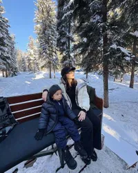 7 Potret Nikita Willy Liburan ke Montana, Asyik Main Salju bersama Issa - Tetap Cantik Menawan Meski Berada di Tengah Salju sambil Momong