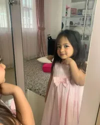 7 Potret Nilouh Anak Presenter Nadia Mulya yang Jarang Tersorot, Disebut Bidadari Mungil - Modis Abis Layaknya Model!
