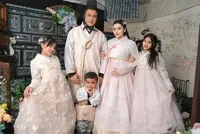 7 Potret Nurah Syahfirah dan Keluarga Tampil Pakai Hanbok, Pancarkan Aura Harmonis