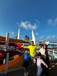 7 Potret Nycta Gina dan Keluarga Liburan di Kapal Pesiar, Penuh Keseruan