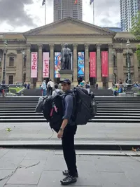 7 Potret Omara Esteghlal Susul Keluarga Liburan di Melbourne, Sempat Kehabisan Tiket