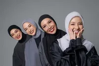 7 Potret Outfit Geng Natasha Rizky dan Ratna Galih, Selalu Kompak - Jadi Inspirasi