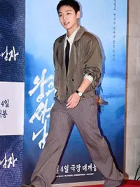 7 Potret Park Jihoon Turunkan Berat Badan hingga 15 Kg untuk Film Baru