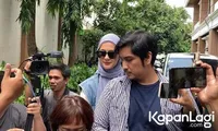 7 Potret Paula Verhoeven Hadiri Sidang Perceraian dengan Baim Wong, Datang Terlambat - Ditemani Seorang Pria