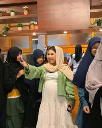 7 Potret Pembukaan Cafe Baru Milik Kiky Saputri di Solo, Dihadiri Jokowi hingga Erina Gudono - Mantan Guru Honorer Kini Semakin Sukses