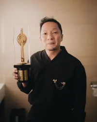 7 Potret Pemenang 7 Piala FFI 2024 Film Jatuh Cinta Seperti di Film-Film, Kerennya Gak Tanggung-Tanggung 