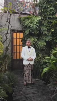 7 Potret Penampilan Aksa Putra Soimah di Momen Akad, Tampil Gagah dengan Beskap Putih
