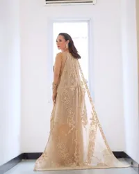 7 Potret Penampilan Zaskia Gotik Pasca 'Comeback', Makin Elegan dengan Gaun-Gaun Mewah nan Sopan - Berkelas Bak Bangsawan
