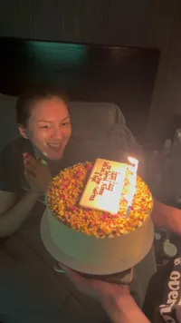 7 Potret Perayaan Ulang Tahun Donna Agnesia yang Ke-45, Dirayakan Bertiga Tanpa Kedua Putranya