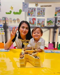 7 Potret Perayaan Ulang Tahun Rega Anak Bungsu Kadek Devi, Digelar Sederhana di Sekolah - Penuh Tawa Bahagia