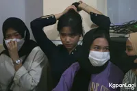 7 Potret Perbedaan Mayang dan Fuji di Momen 40 Harian Vanessa Angel, Mata Sembab di Balik Senyum Tegar Adik Bibi Jadi Sorotan