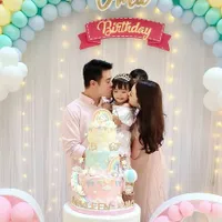 7 Potret Pesta Ulang Tahun Anak Maya Septha, Dekorasinya Mewah Meski Dirayakan di Rumah