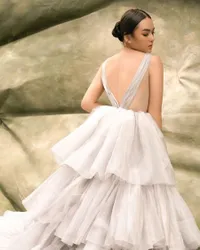 7 Potret Photoshoot Terbaru Amanda Manopo, Pakai Gaun Putih Bak Bidadari - Tampil Beda Pamer Punggung Mulus dan Side Boobs