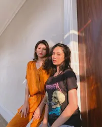 7 Potret Pose Estetik Zoe Jackson Bintang 'BUKU HARIAN SEORANG ISTRI' yang Bisa Jadi Inspirasi, Bermain-Main dengan Cahaya Matahari