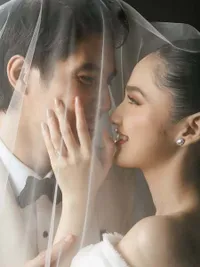 7 Potret Prewedding Terbaru Syifa Hadju dan El Rumi, Tampil Serasi Pakai Baju Pengantin