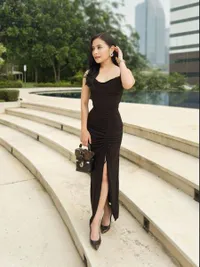9 Potret Prilly Latuconsina Nge-Gym Didampingi Personal Trainer, Bagikan Tips Perut Rata dan Pinggang Kecil 