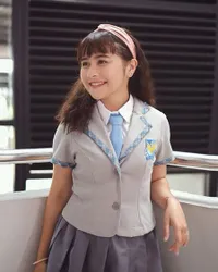 7 Potret Prilly Latuconsina Pakai Seragam Sekolah, Wajah Baby Face Bikin Netizen Gemas