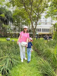 7 Potret Putri Shandy Aulia Saat School Trip, Tak Segan Turun ke Sawah  