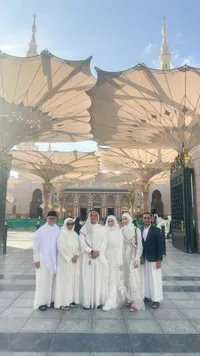 7 Potret Putri Zulkifli Hasan dan Zumi Zola Menikah di Masjid Nabawi-Madinah, Akad dengan Sederhana dan Dihadiri Ustaz Adi Hidayat
