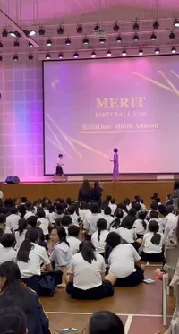7 Potret Rafathar Terima Penghargaan di Bidang Sepak Bola dari Sekolah, Nagita Slavina Bangga