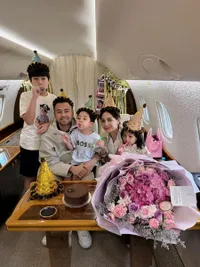 7 Potret Raffi Ahmad dan Nagita Slavina Rayakan Ultah di Jet Pribadi Bareng Anak-anak