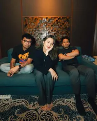 7 Potret Raisa Rekaman Lagu Baru, Harus Reschedule karena Bindeng Tapi Hasilnya Justru Bikin Telinga Adem