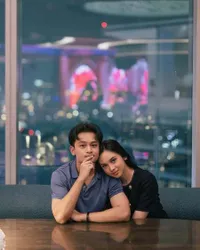 7 Potret Randy Martin dan Lyodra Makin Lengket, Pamer Kencan Romantis di Konser Lady Gaga
