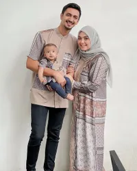 7 Potret Razi Bawazier Suami Vebby Palwinta Saat Momong Anak, Hot Daddy Ganteng yang Kalem Menawan