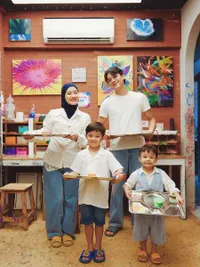 7 Potret Rey Mbayang dan Dinda Hauw Rayakan Ultah Anak Kedua, Bermain Bersama