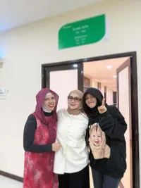 7 Potret Reza Artamevia Bertemu Geni Faruk saat Aaliyah Massaid Melahirkan, Kini Resmi Jadi Nenek