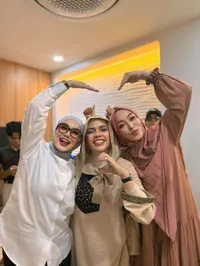 7 Potret Reza Artamevia dan Angelina Sondakh Sambut Kelahiran Cucu, Resmi Jadi Nenek - Kini Dipanggil 'Enin' dan 'Oma-Gie'