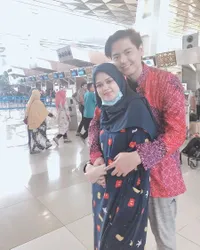 7 Potret Roger Danuarta Umrah, Tanpa Ditemani Cut Meyriska - Auranya Makin Terpancar