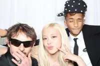 7 Potret Rose Blackpink Bareng Bestie di Akhir Bulan Ultahnya, Ada Lisa, Bruno Mars hingga Olivia Rodrigo