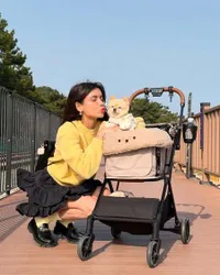 7 Potret Sabrina Chairunnisa Liburan Bareng Anjingnya, Sumber Kebahagiaan di Tengah Isu Viral